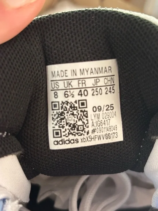 adidas Ultimashow Sneakers in White & Light Blue - Picture 4 of 5